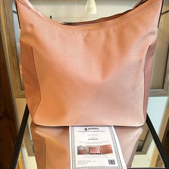 Gucci Pink Shoulder Bag - Picture 2 of 16